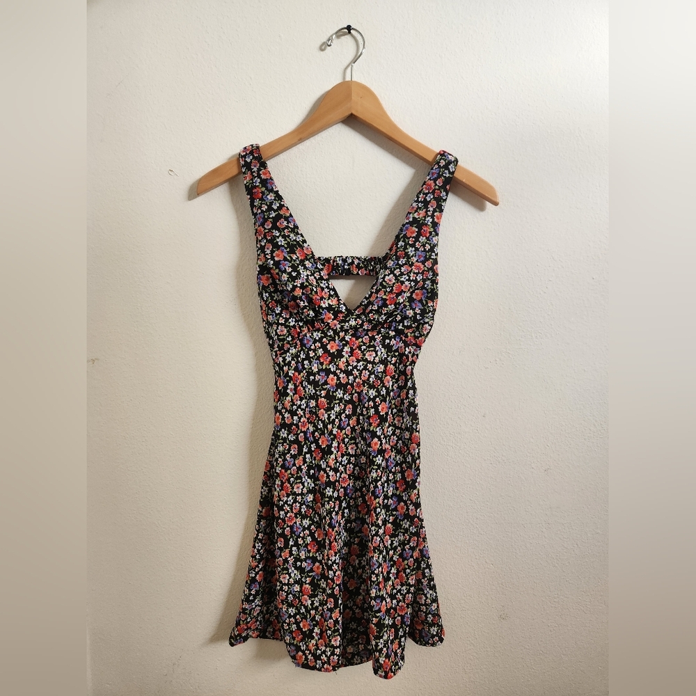 Princess Polly Dress Mini Floral Cutout Back Sleeveless Black Multicolor Size‎ 4